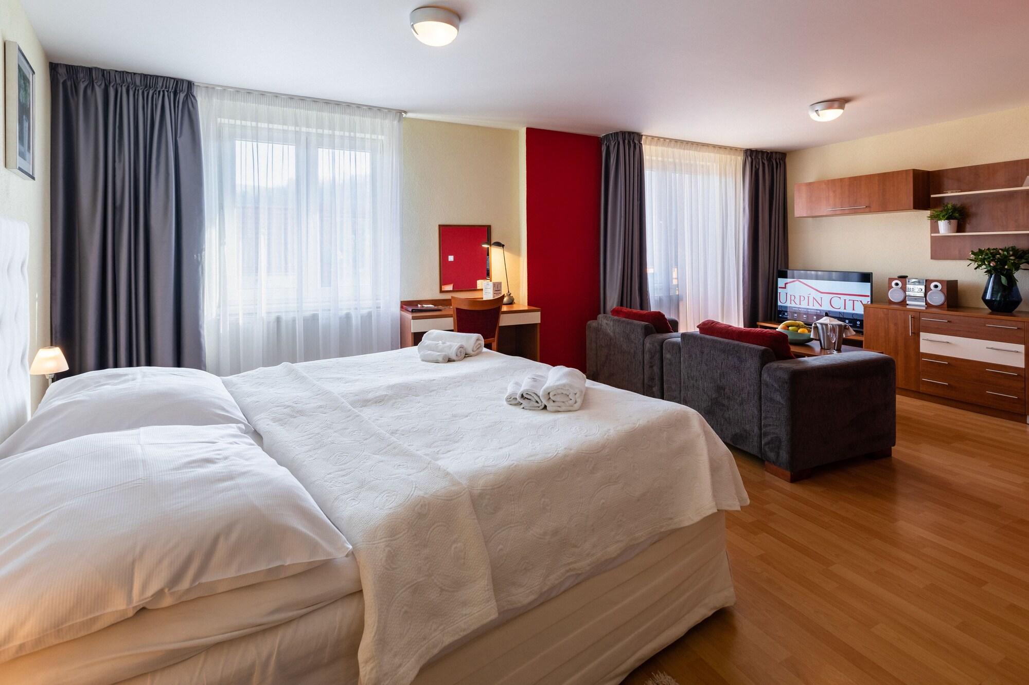 Urpin City Residence Банска бистрица Екстериор снимка